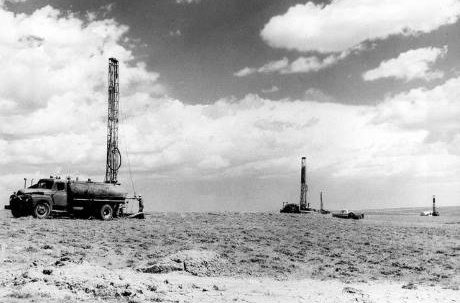 Shirley_Basin_drilling_1968_(DoE)_460x365